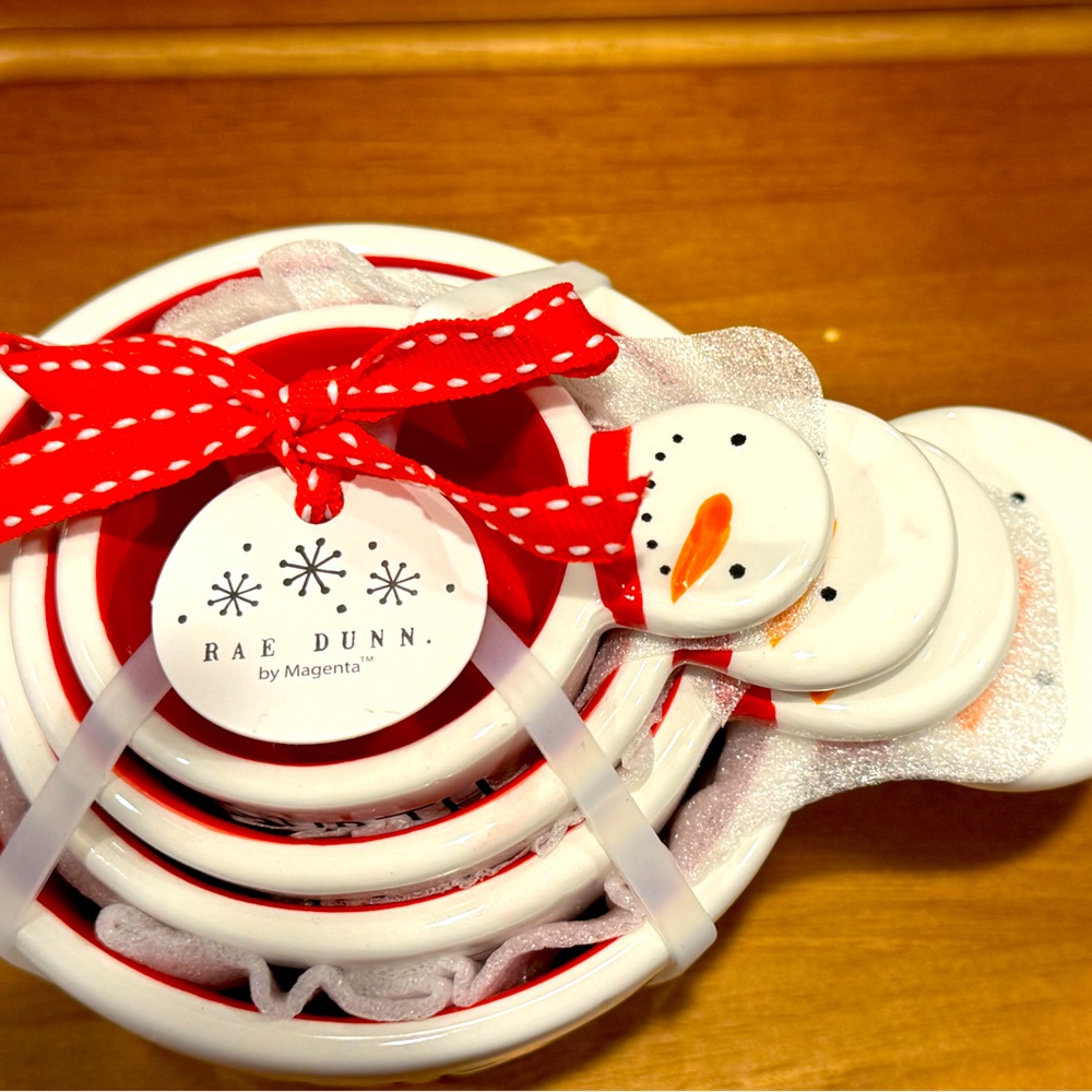 NWT Rae Dunn Snowman Measuring Cups